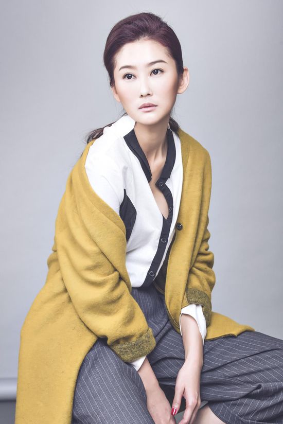 原创和初恋男友相爱14年婚后1个月遭劈腿果断离婚今42岁依旧单身