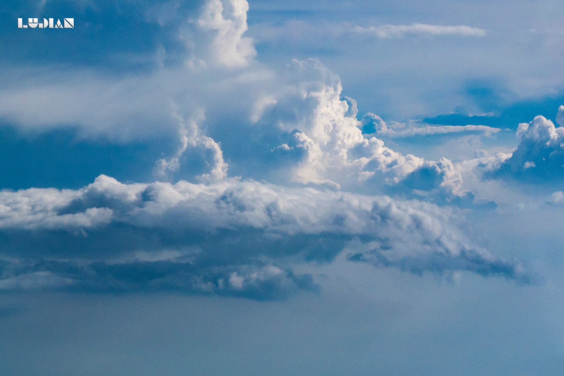 郑州到呼和浩特,路上的云彩真的是漂亮极了