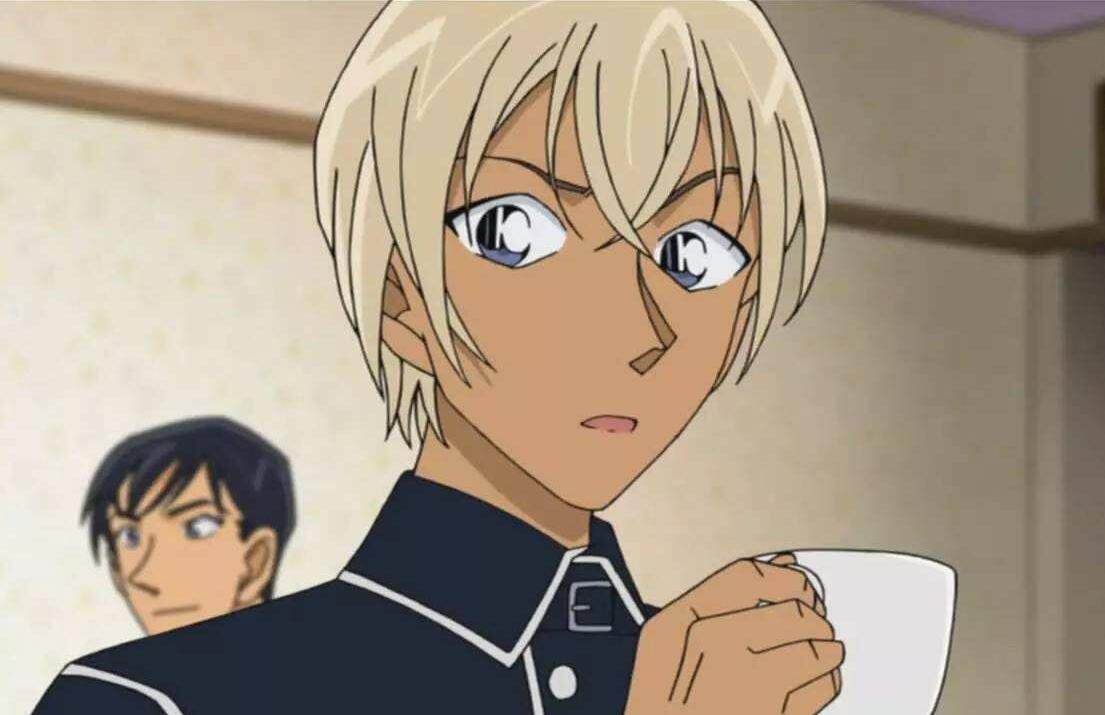 赤井秀一被称为"银色子弹"的赤井秀一不仅射击技术高超,格斗能力也是