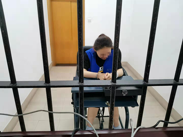 保时捷逆行撞奥迪逃逸后又撞上花坛,女司机系醉酒驾驶被刑拘