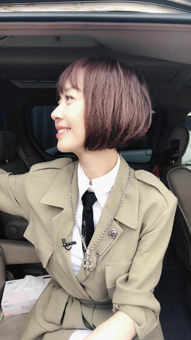 48岁陈鲁豫近照曝光罕见增肥10斤后更有气质网友真漂亮