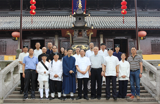 重庆市道协会长邓信德道长一行到苏州玄妙观参访交流