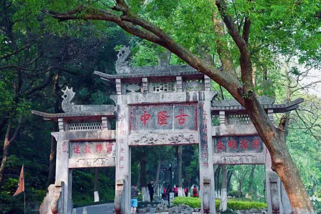 船賞[宜昌江景]秀麗風光:世界和平公園,夷陵長江大橋,宜昌小外灘|中昌