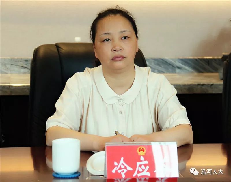 开阳县三环磨料有限责任公司总经理陈君华就考察情况进行了交流发言