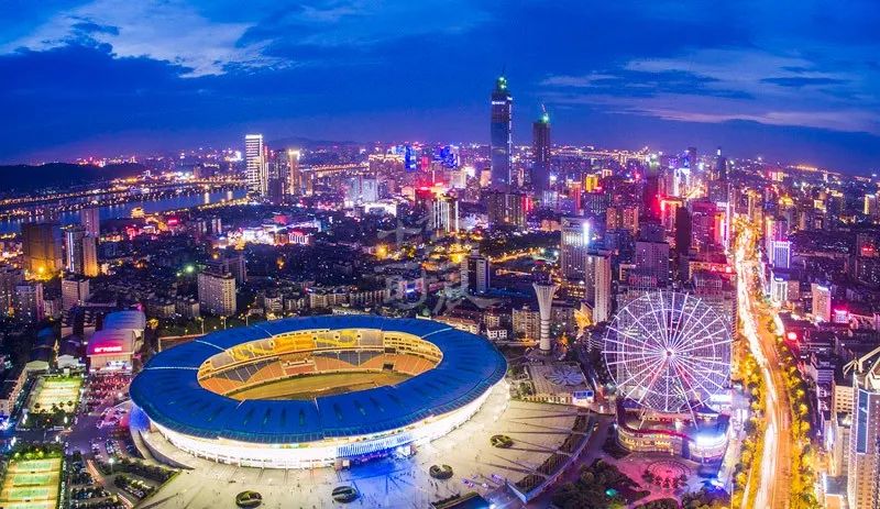 炊烟袅袅帮你读懂长沙解放西路的繁华与喧嚣是这座城市对深夜不眠的默