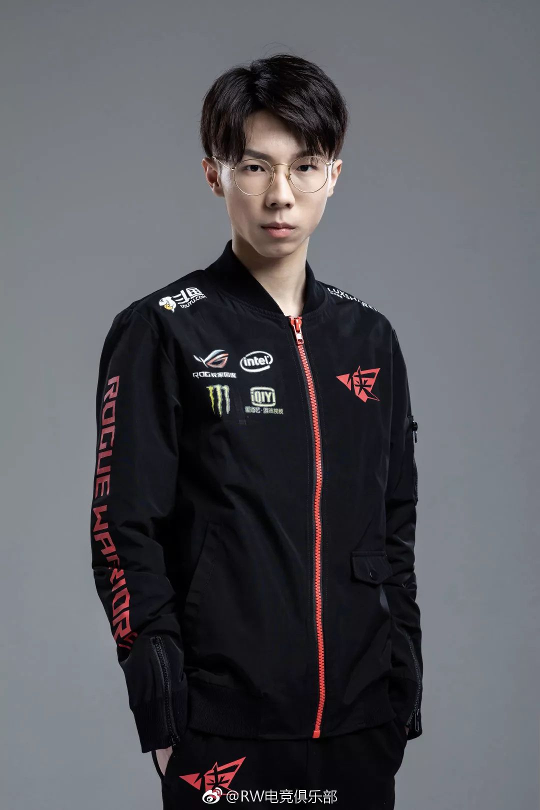 团长分享夏季赛开打之际一起来看看这些年战队队服进化史吧