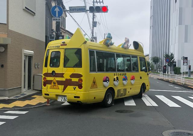 日本皮卡丘版校车,能坐这个车上学的孩子一定很幸福,好想做啊