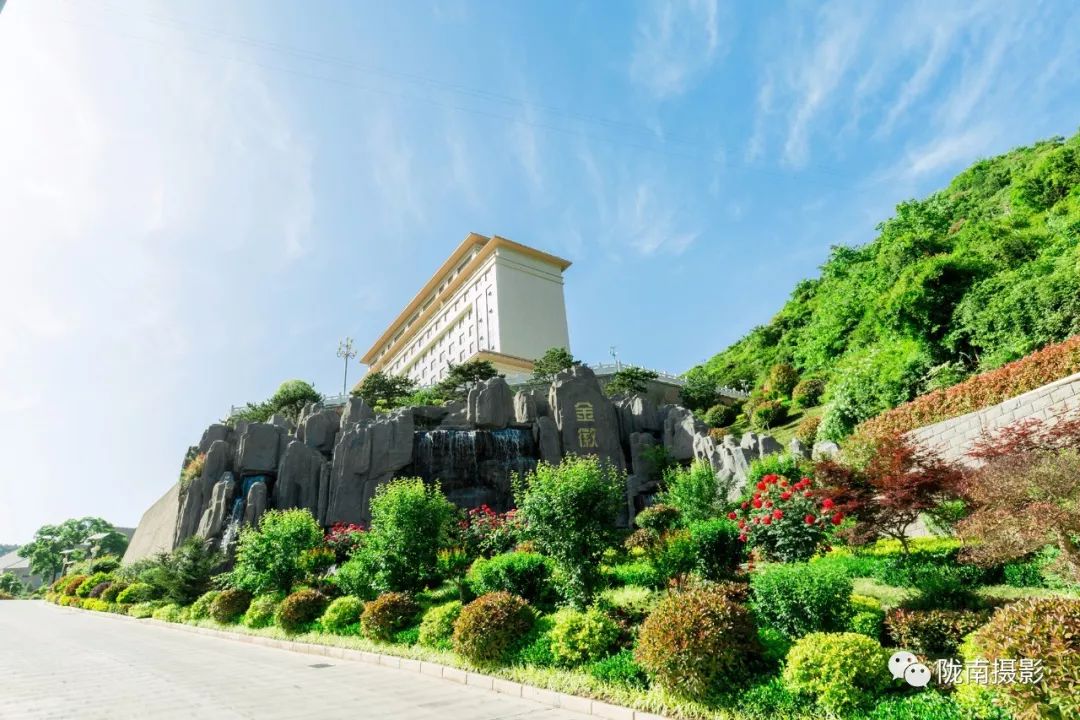 聚焦脱贫攻坚高旭丨绿色矿山之金徽矿业