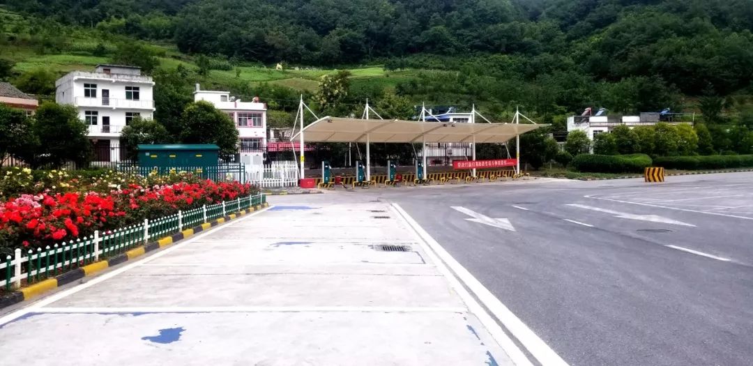 好消息十天高速安康境内首座电动汽车充电站在白河服务区建成投用