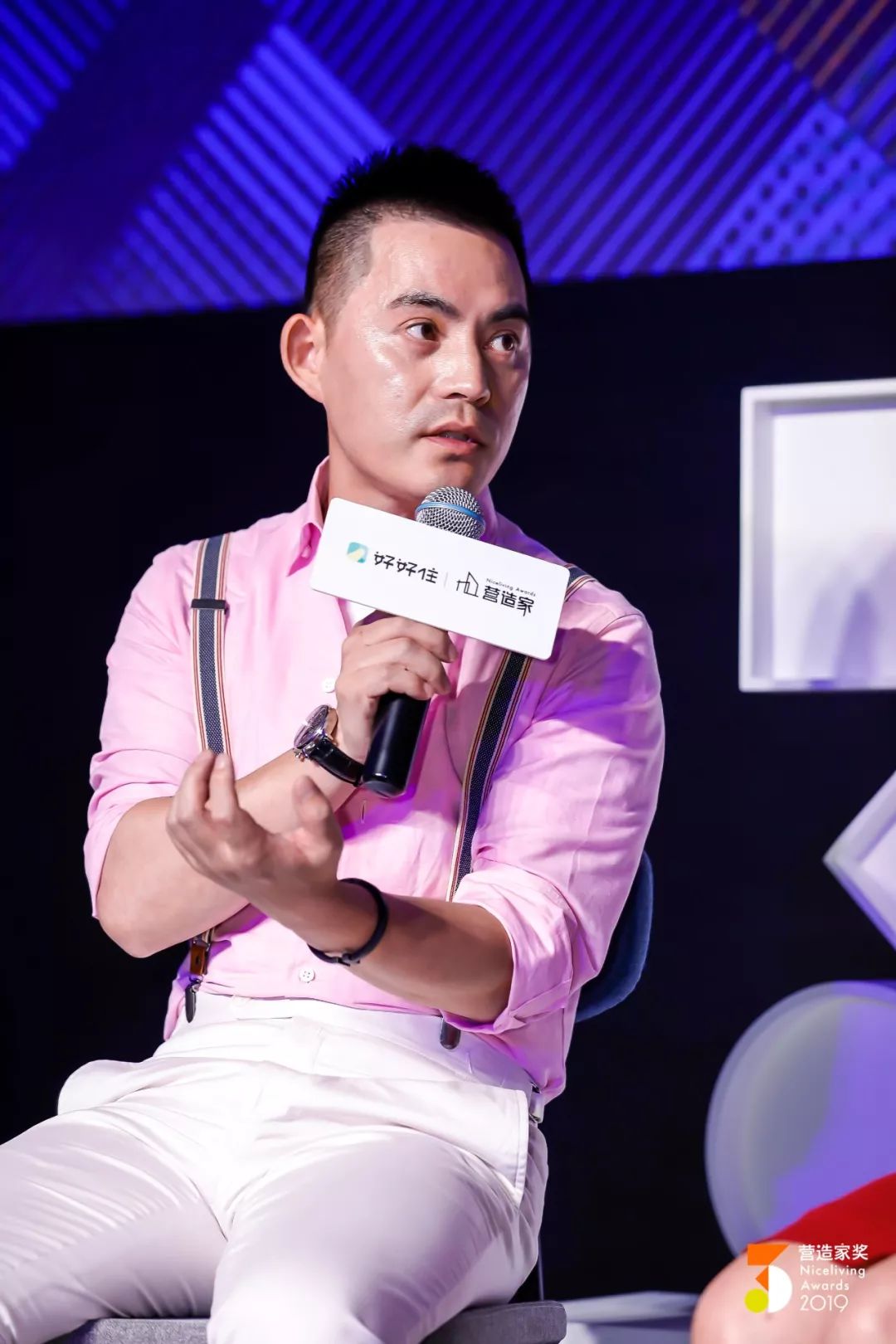 设计师方磊作为2019「营造家奖」的评审代表之一与设计师关天颀设计