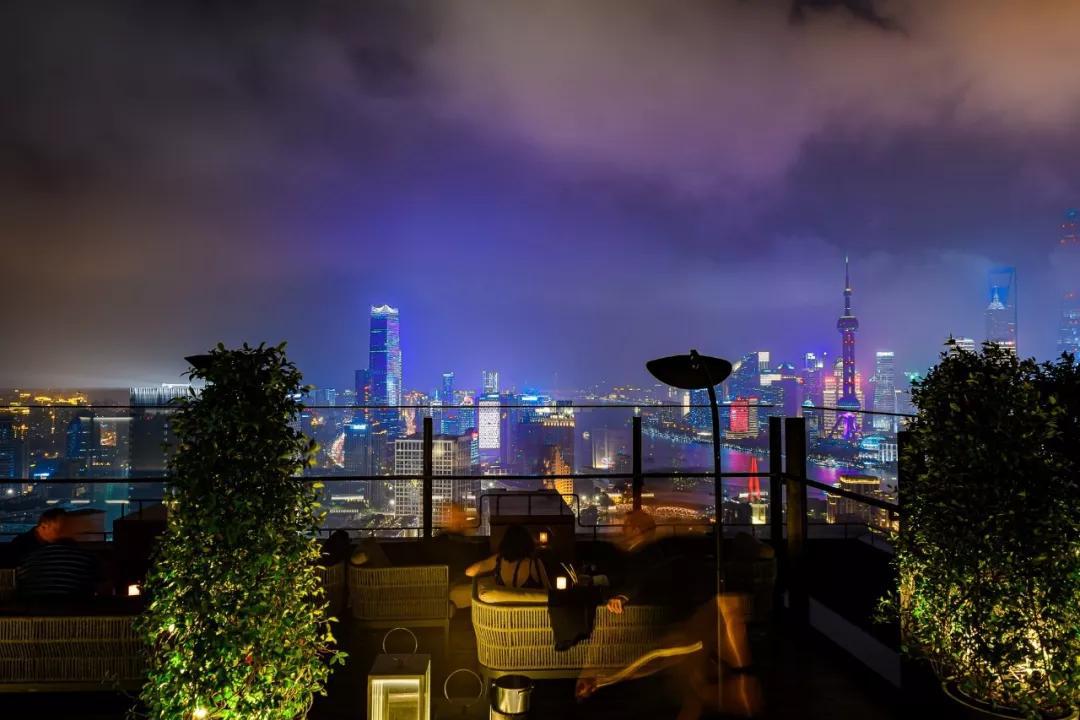 原创在魔都当红酒店露台,邂逅了暖心情歌王!