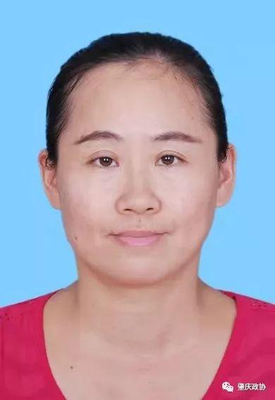 邓小玲做好本职工作履行委员职责