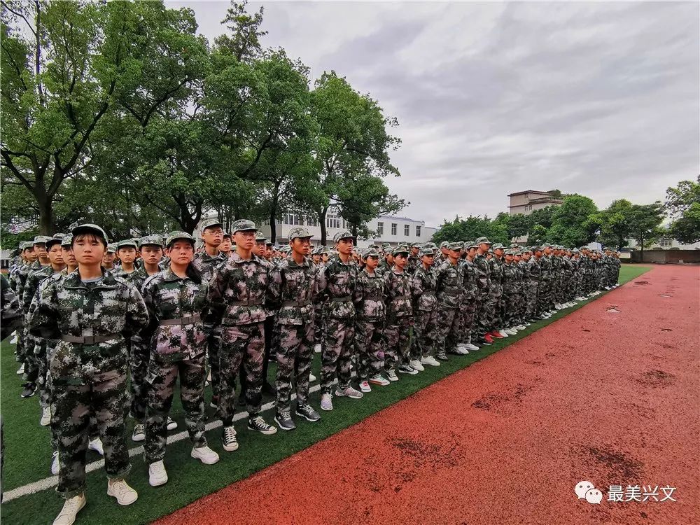 兴文中学高2019级新生结束了伴着响亮的口号声就会交上一份令自己满意