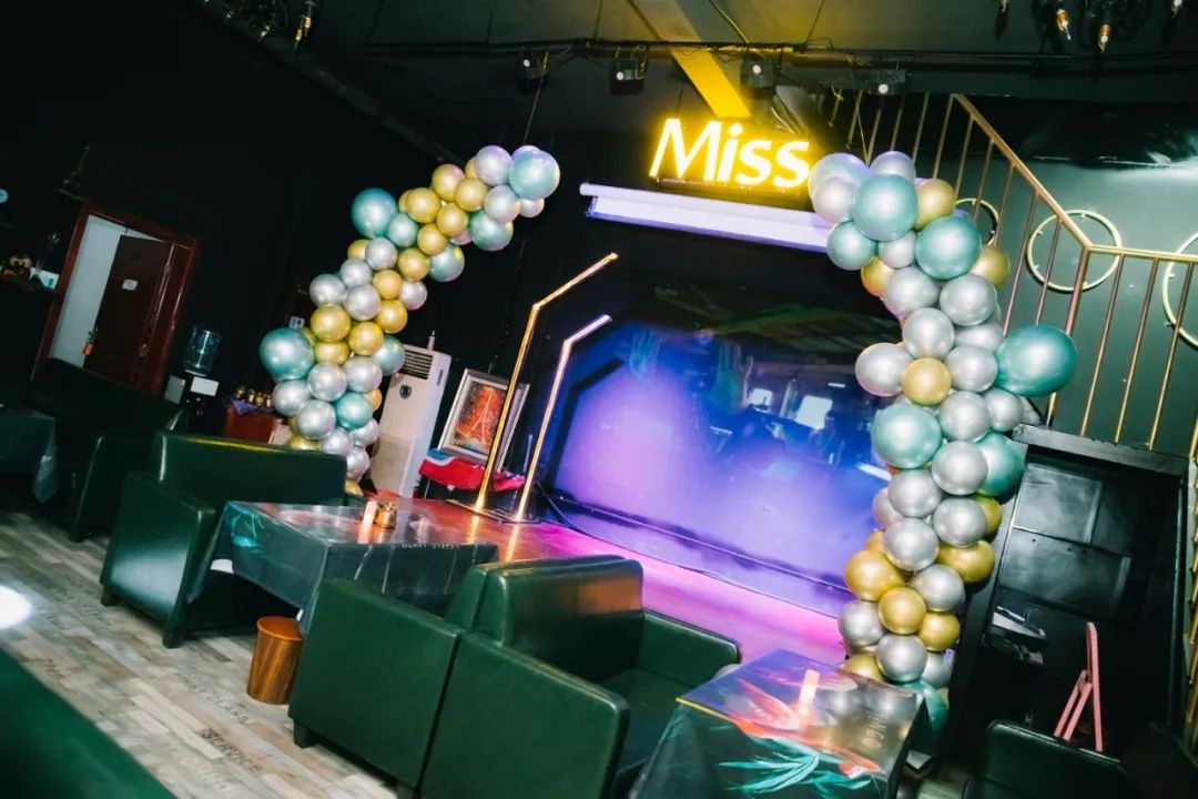进门第3秒这家藏在上海路的miss酒馆俘获了我的心