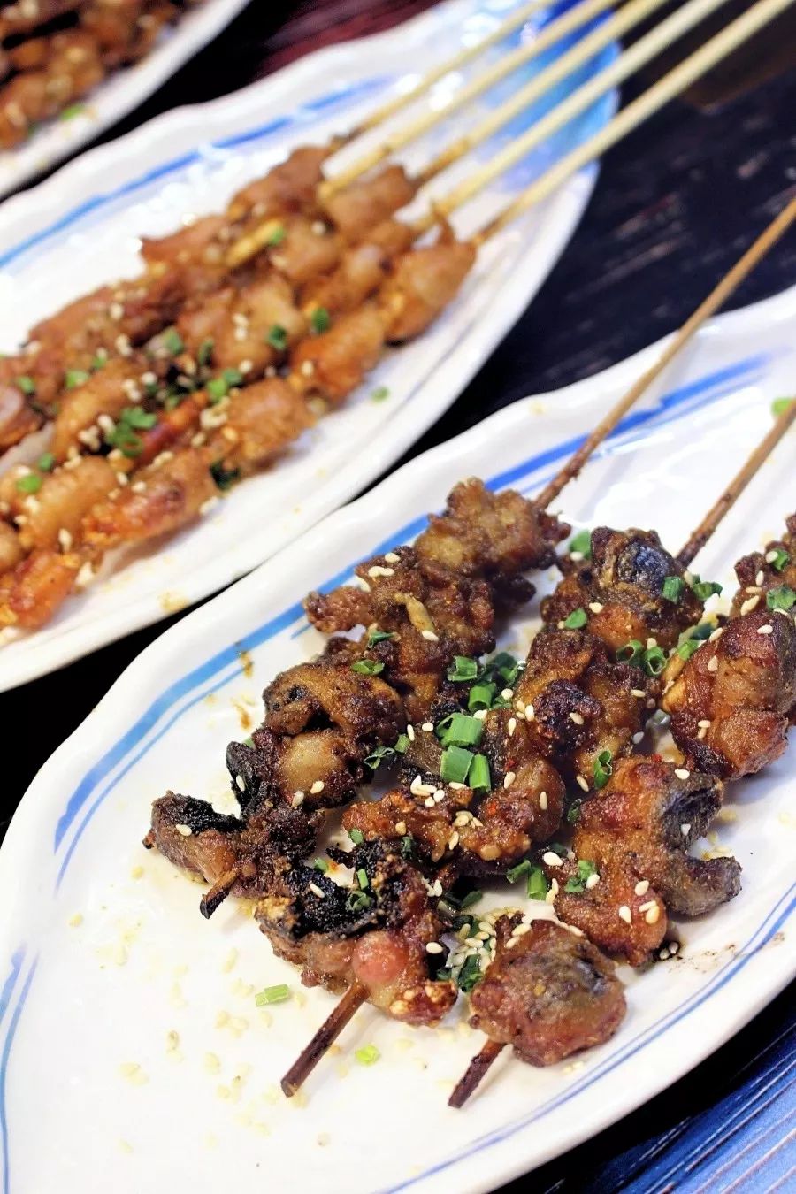 嚼劲鸡脚筋烤鸡脚筋是南宁烧烤界不常见的稀客,属于越嚼越香型,皮筋和