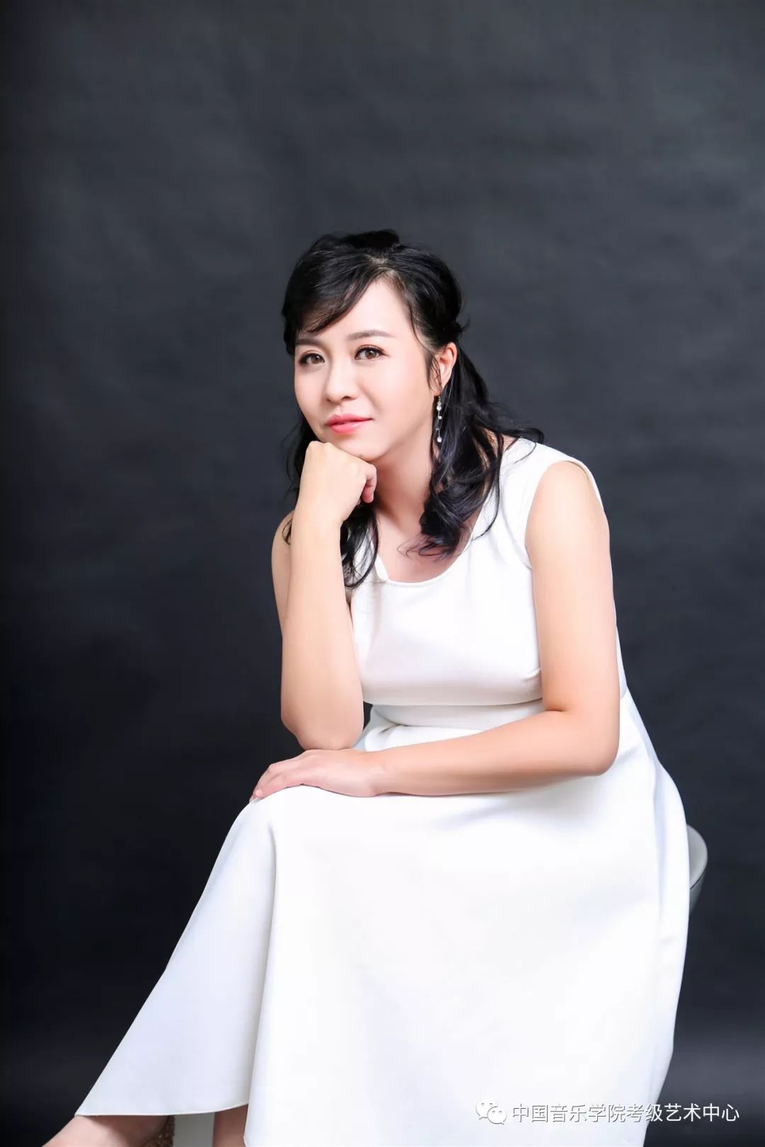 报名需携带2寸彩色照片(蓝色背景)4张,本人身份证原件及复印件一张,及