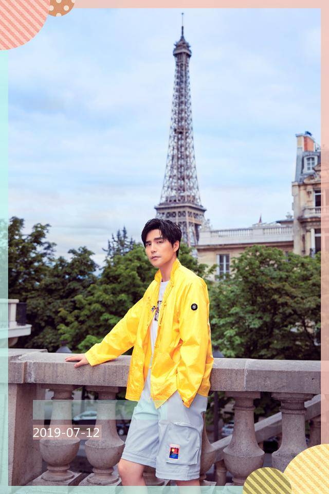 运动装最显男性魅力阿云嘎实力演绎时尚立领风衣超显绅士