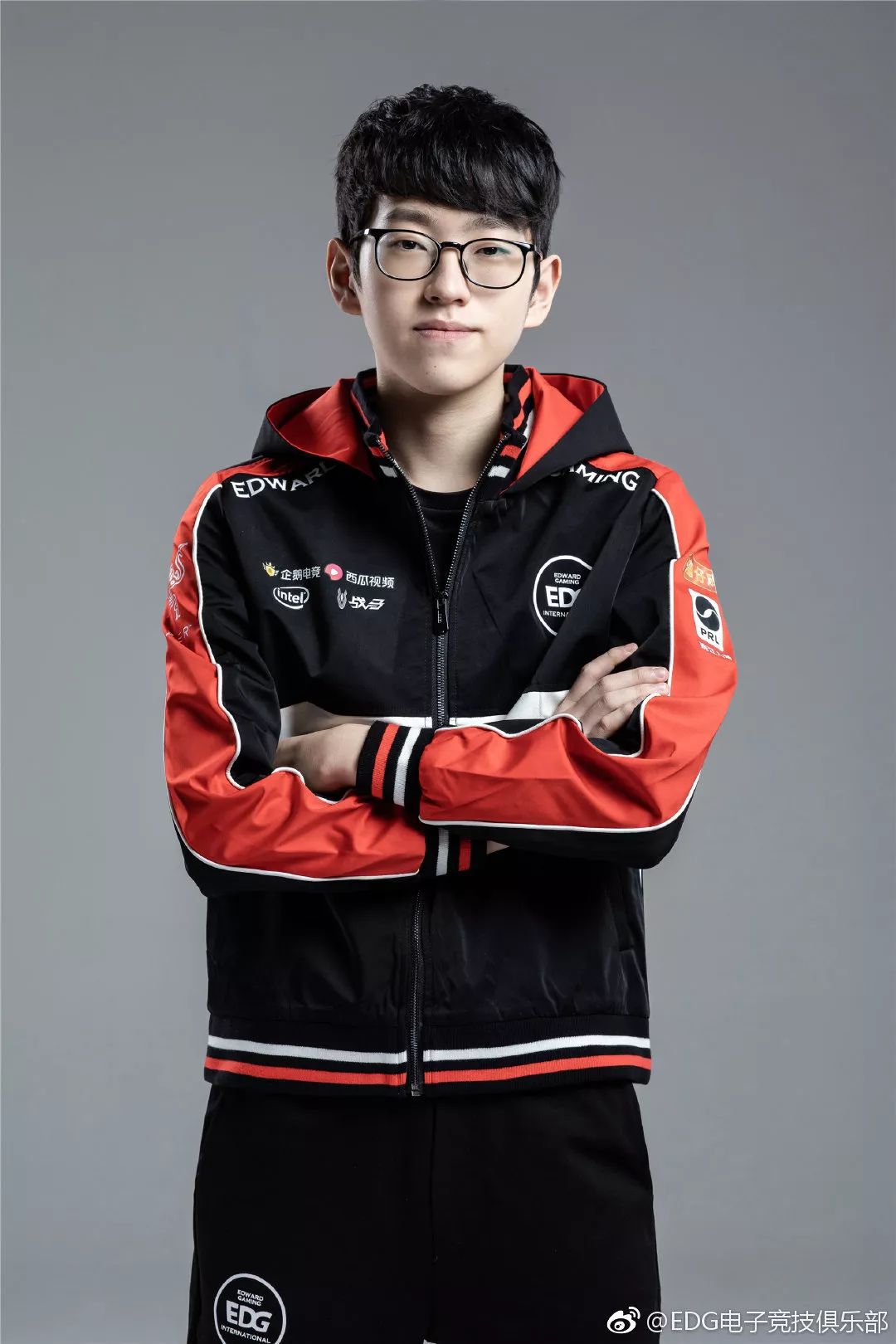 团长分享夏季赛开打之际一起来看看这些年战队队服进化史吧