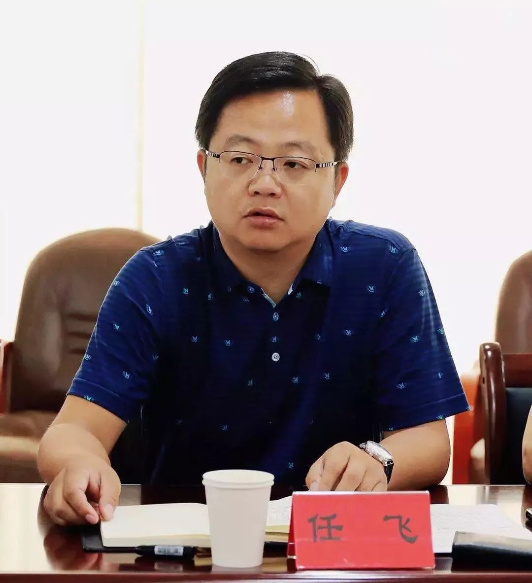 会议由宜兴陶瓷产业园区管委会副主任王勇主持,丁蜀镇镇长任飞出席