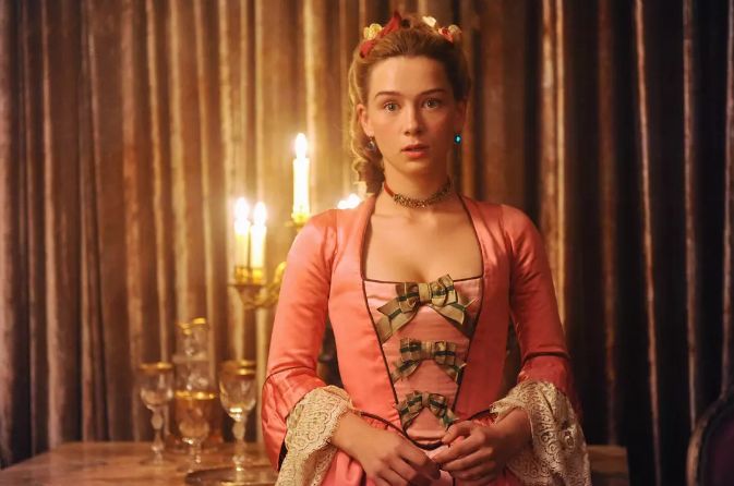 小女儿露西,走的是傻白甜路线.