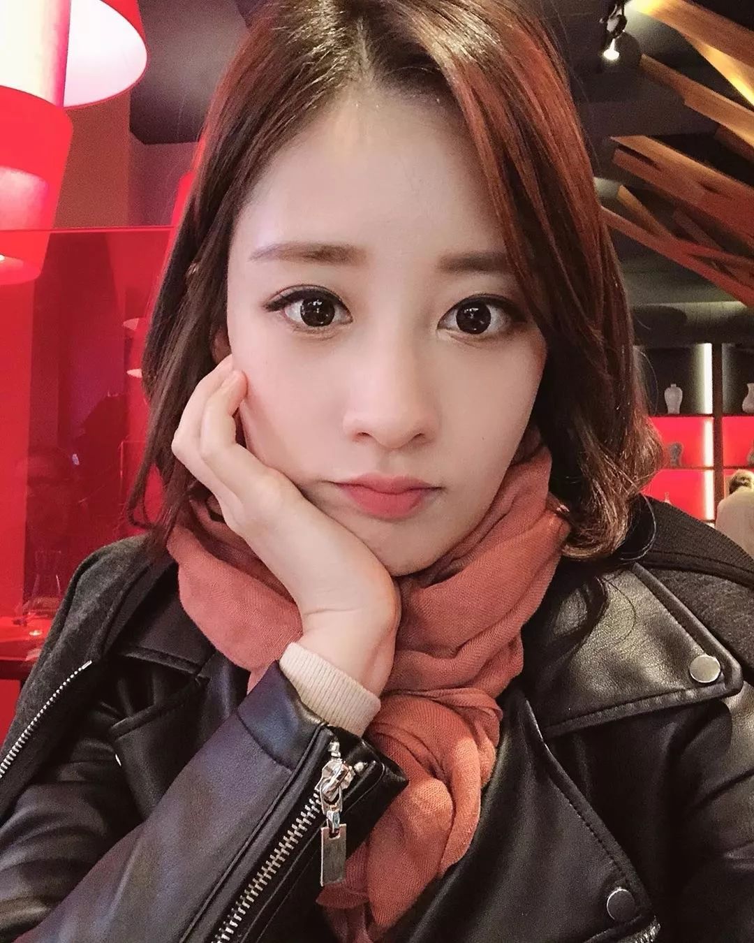 灿烈姐姐朴宥拉辞职投身金融界:通过猎头考试后进入公司