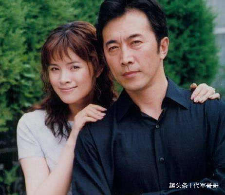 57歲的老戲骨,一婚娶演員林海海,二婚娶美女黃育莉很幸福?_鄭曉寧