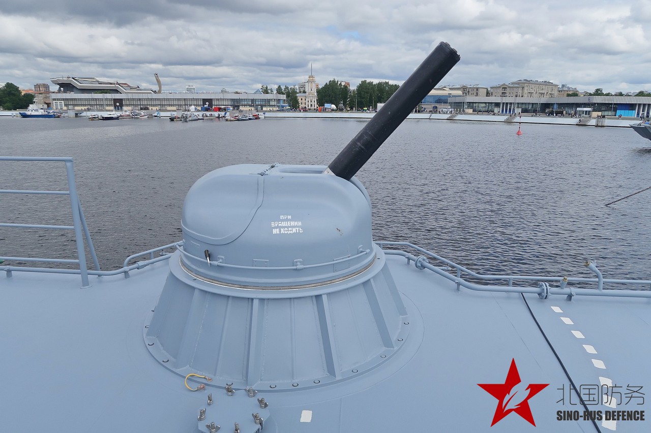 "梅季希"号的自卫武器是2门ak-630m型近防火炮,火力稍显薄弱.