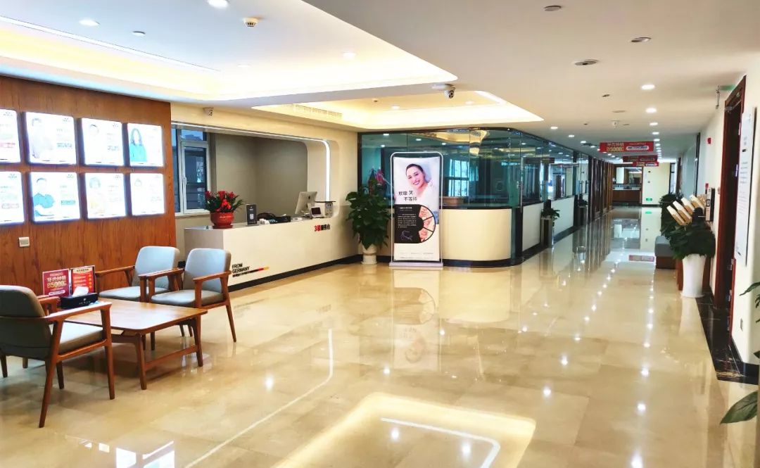 青岛这家口腔医院搞了个大事情!暑期矫牙5折啦!