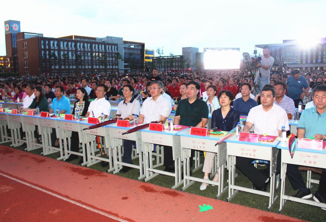 阿荣旗第一中学举办庆祝新中国成立70周年暨第十一届校园文化艺术节