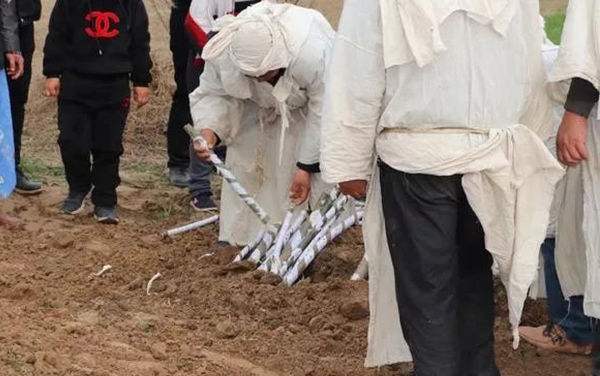 农村葬礼中孝子为什么要手持哭丧棒有哪些讲究