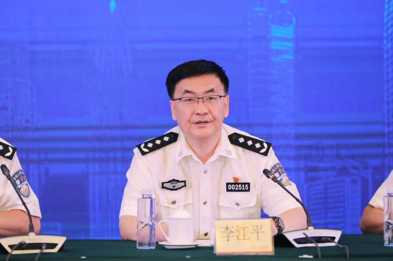 公安部交管局局长李江平2019年7月10日,在深圳召开全国大城市道路交通