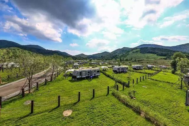 骑行俱乐部,帐篷营地,黑松林骑行主题公园,有机牧场,儿童图书馆,房车