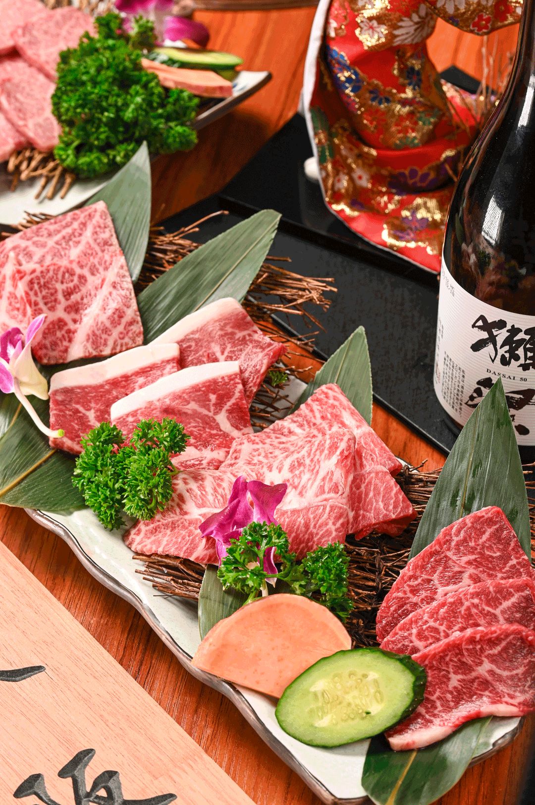 一次能吃到8个不同部位的牛肉,这一盘分量大到4个人吃不完!现在还打5.