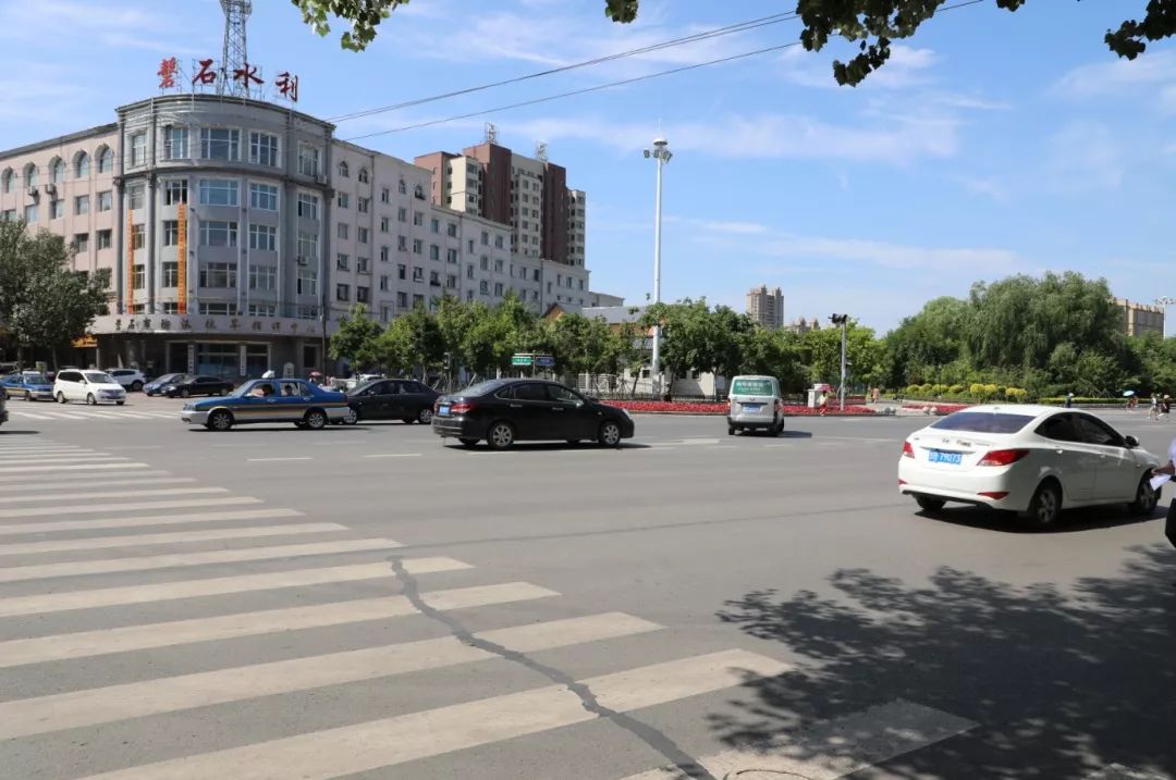 磐石市人大常委会视察组对城市交通秩序管理工作进行视察检查