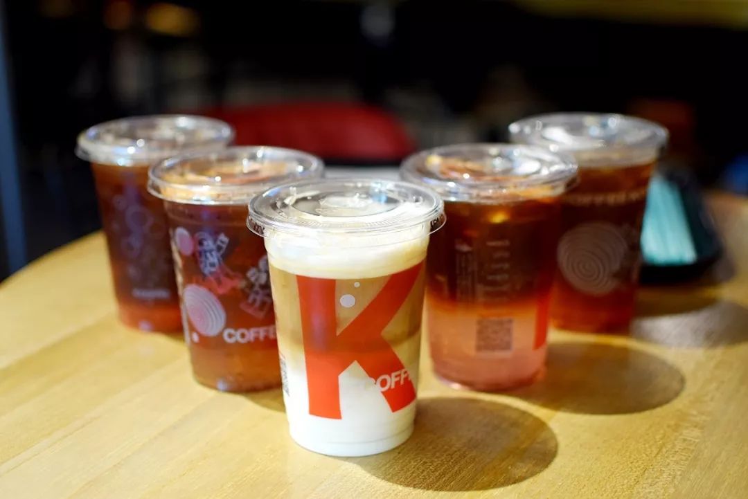 据说这个夏天kfc要用最新的k coffee联名杯,带大家畅游宇宙?