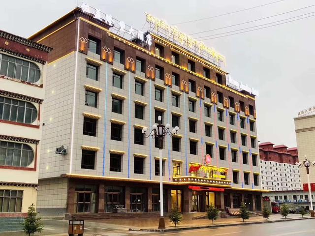 甘南夏河佐盖隆重大酒店专门为商务休闲旅游人士精心打造