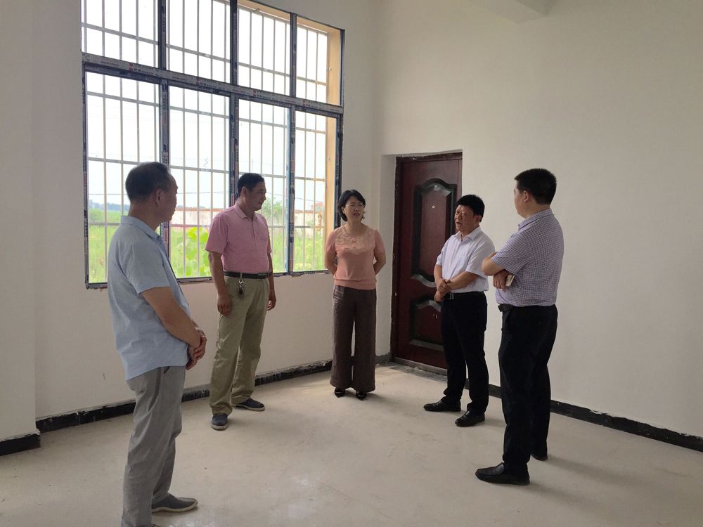 村和经济薄弱村产业发展情况,区委组织部常务副部长胡志宏陪同调研