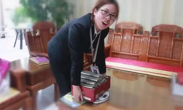 售楼小姐卖出一百万房能拿多少提成内行人告诉你