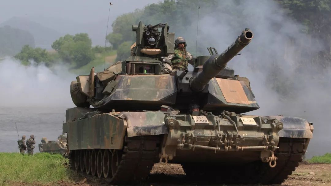 都9102年了还以为买几辆m1a2t坦克就能壮胆