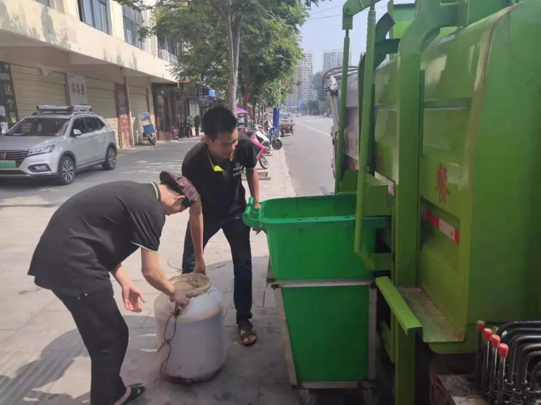 县城管局规范餐厨废弃物泔水收运严防严控非洲猪瘟等动物疫情传播