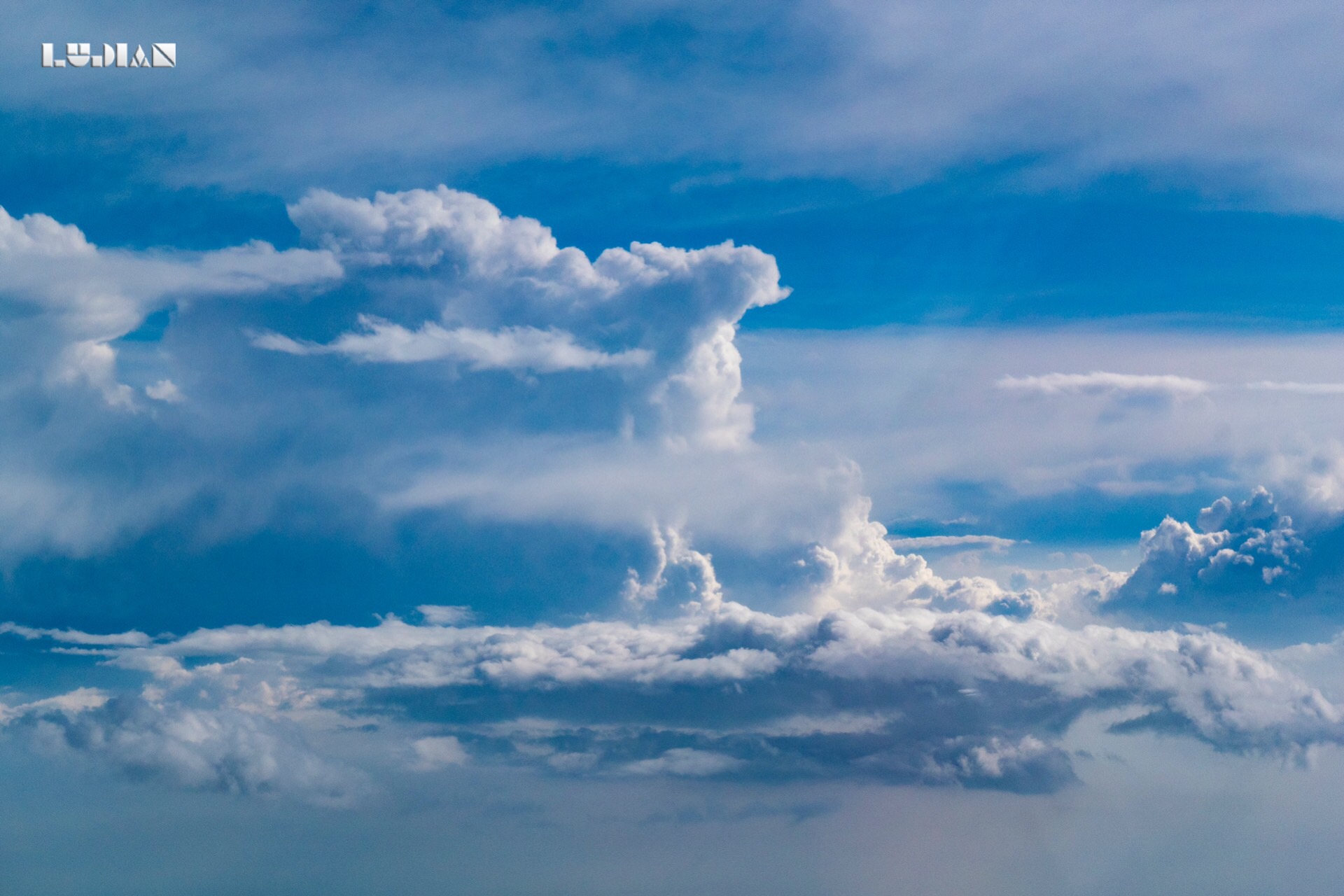 郑州到呼和浩特,路上的云彩真的是漂亮极了