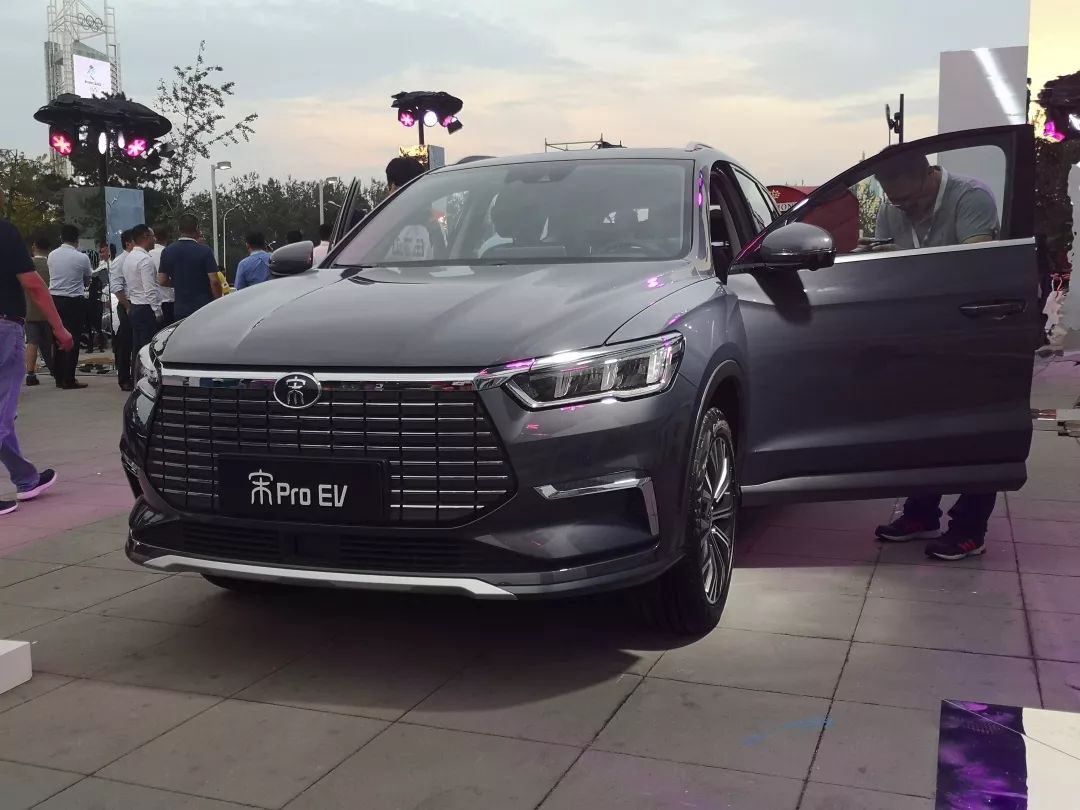 比亚迪宋pro三擎全动力上市售价898万2198万元