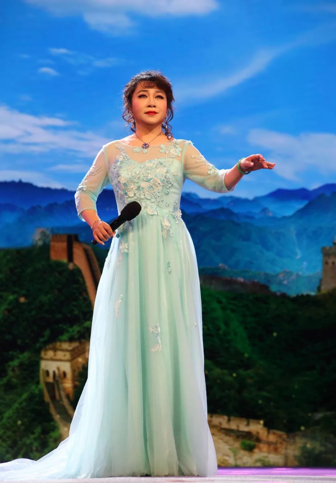 中国曲协牡丹绽放满园春中青年优秀曲艺节目专场演出在京举办