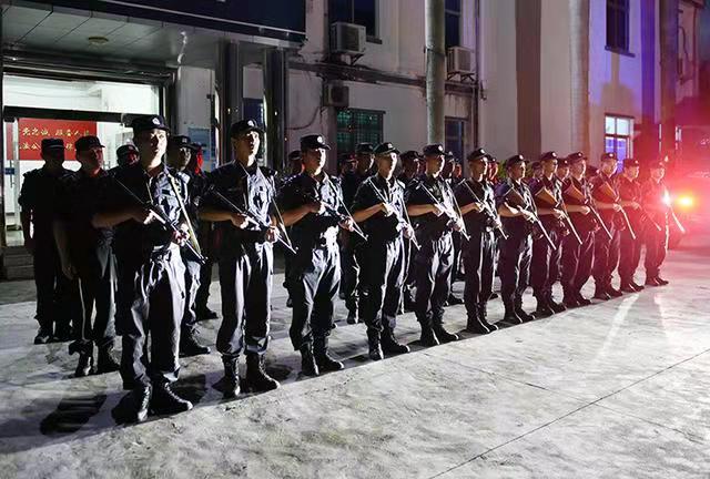 李漠:当时也很犹豫,抓捕是抓捕,放后面那一段是不是有点不伦不类,但