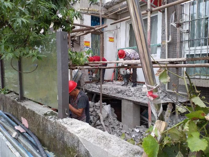 南充城管大规模拆除小区违章建筑,涉及这些小区,看看有没有你家小区!