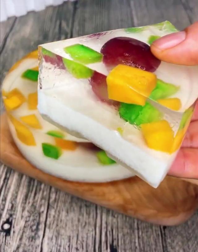 家庭自制水果果冻蛋糕教你几招好吃到流口水