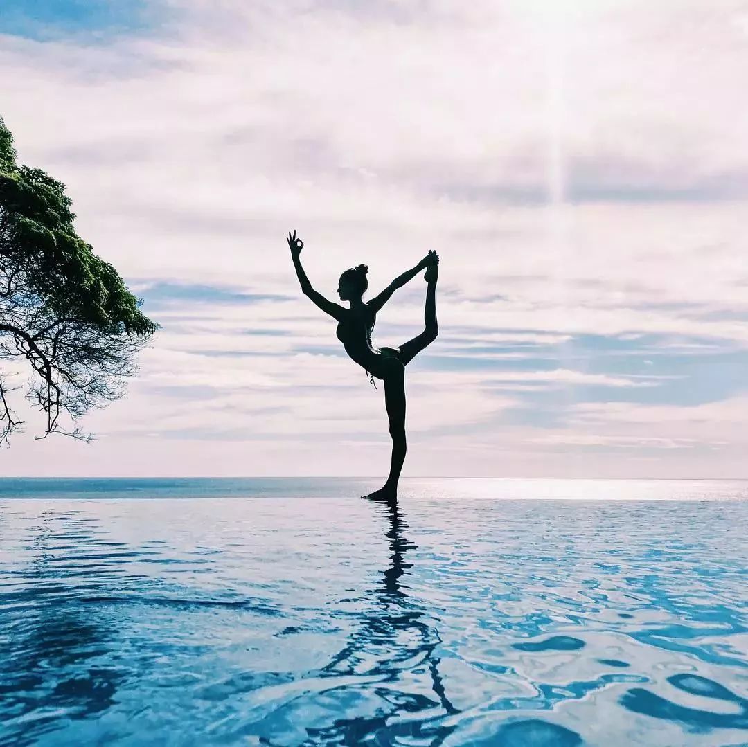 13 瑜伽舞王式抓不到脚?借助辅具!