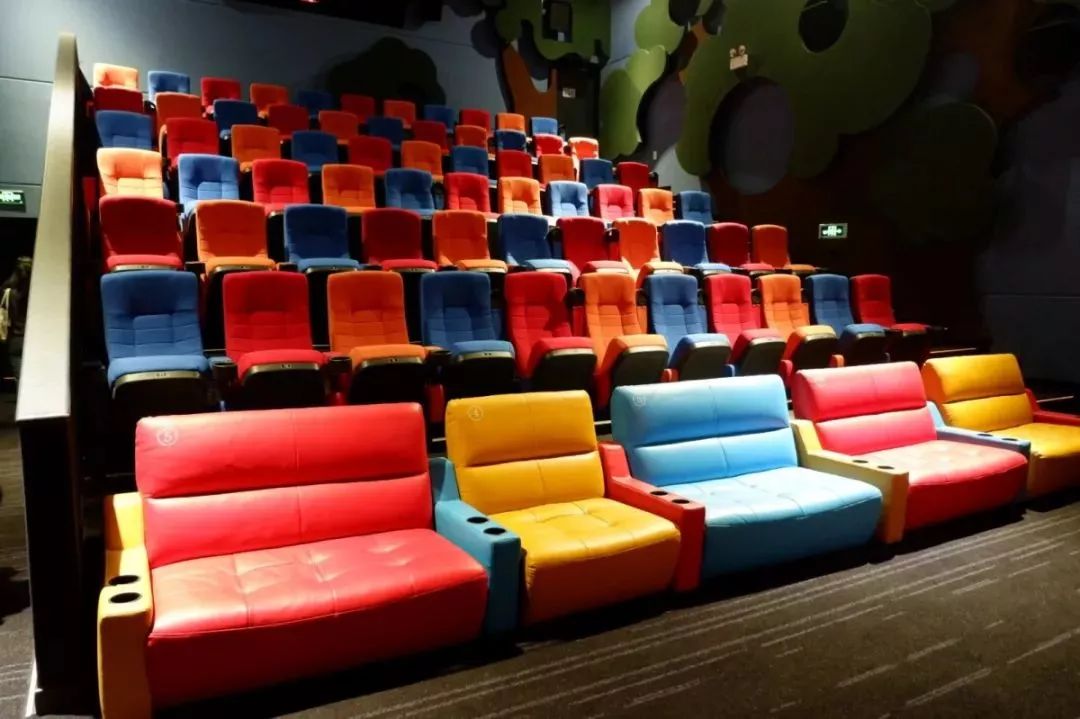 期待的万达影城,看了一下里面有imax影厅,4dx影厅,情侣影厅,儿童影厅