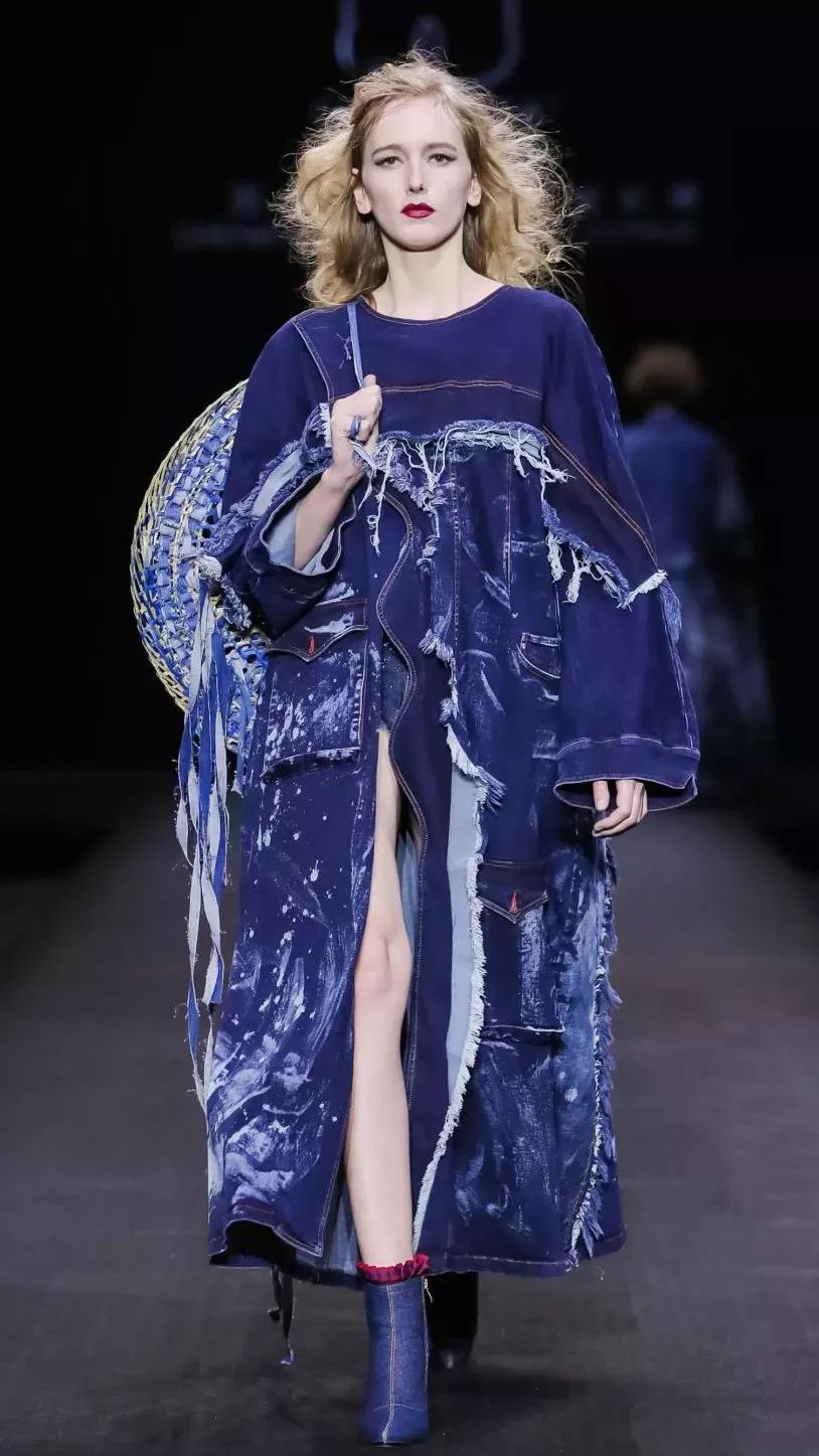 垃圾分类你是什么时尚垃圾设计师用垃圾做衣服