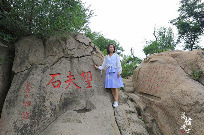 这个景区根据中国民间四大传说而建,故事众人皆知,景区有对奇联_孟姜